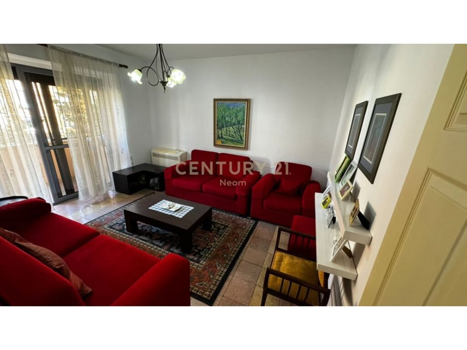 Tirane, shitet apartament 1+1 Kati 3, 63 m² 130.000 € (Rruga Kavajes)