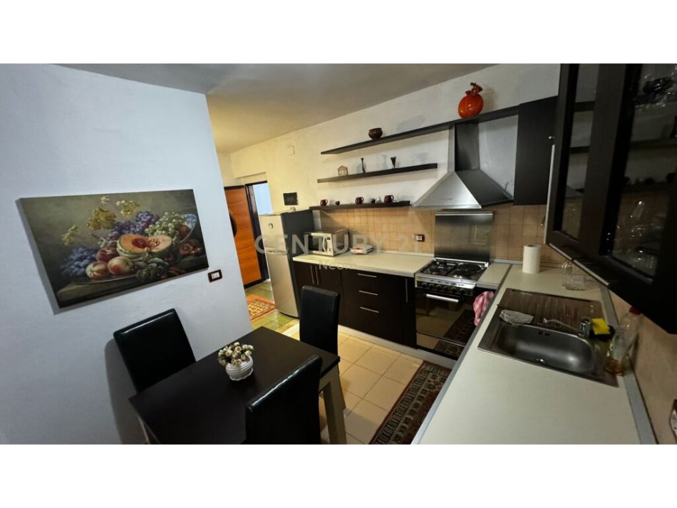 Tirane, shitet apartament 1+1 Kati 3, 63 m² 130.000 € (Rruga Kavajes)