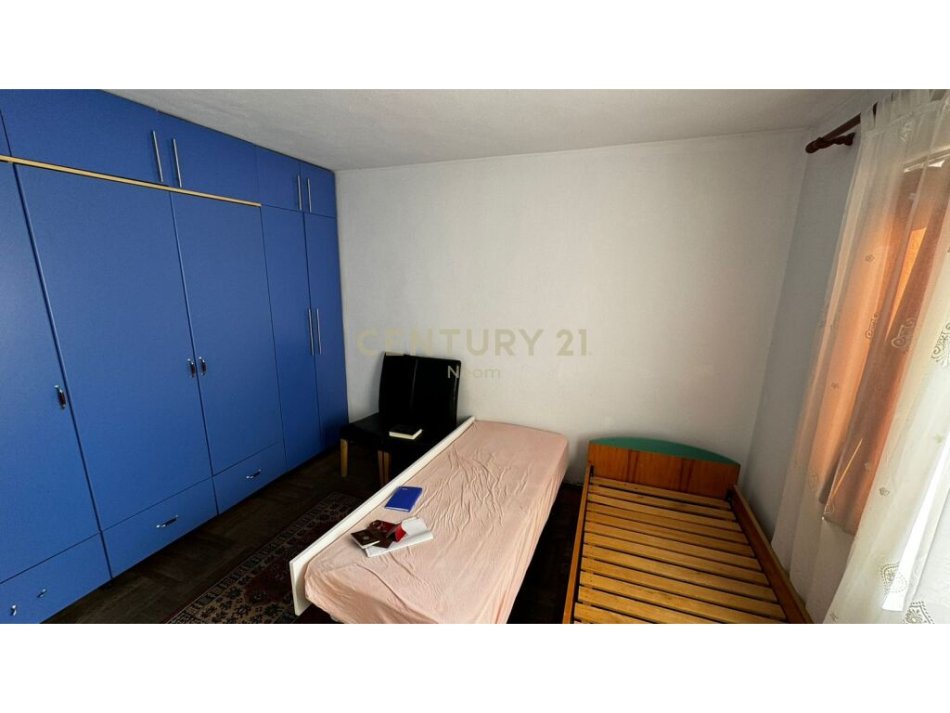 Tirane, shitet apartament 1+1 Kati 3, 63 m² 130.000 € (Rruga Kavajes)