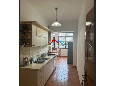 Tirane, jepet me qera apartament 2+1 Kati 2, 100 m² 500 € (Dhimiter Kamarda,ALI DEMI)