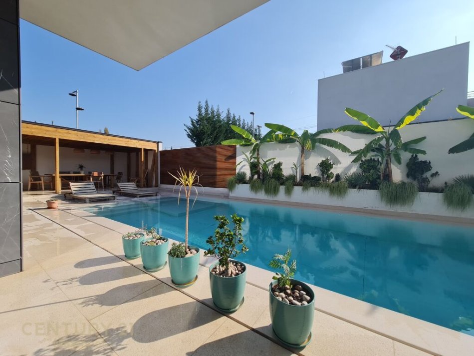 Tirane, jepet me qera Vile 2 Katshe Kati 2, 770 m² 4.000 € (Vishnje Tirana, Albania)