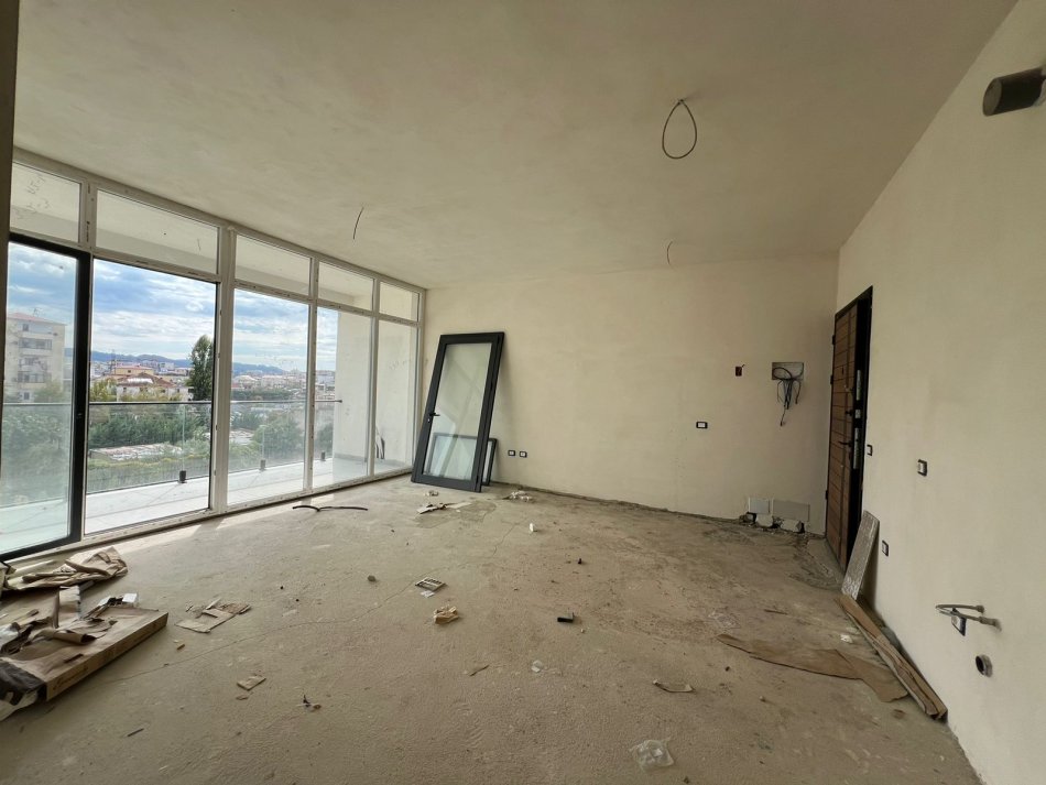 Tirane, shitet apartament 1+1+Ballkon Kati 3, 79 m² 103.000 € (Rruga Siri Kodra)