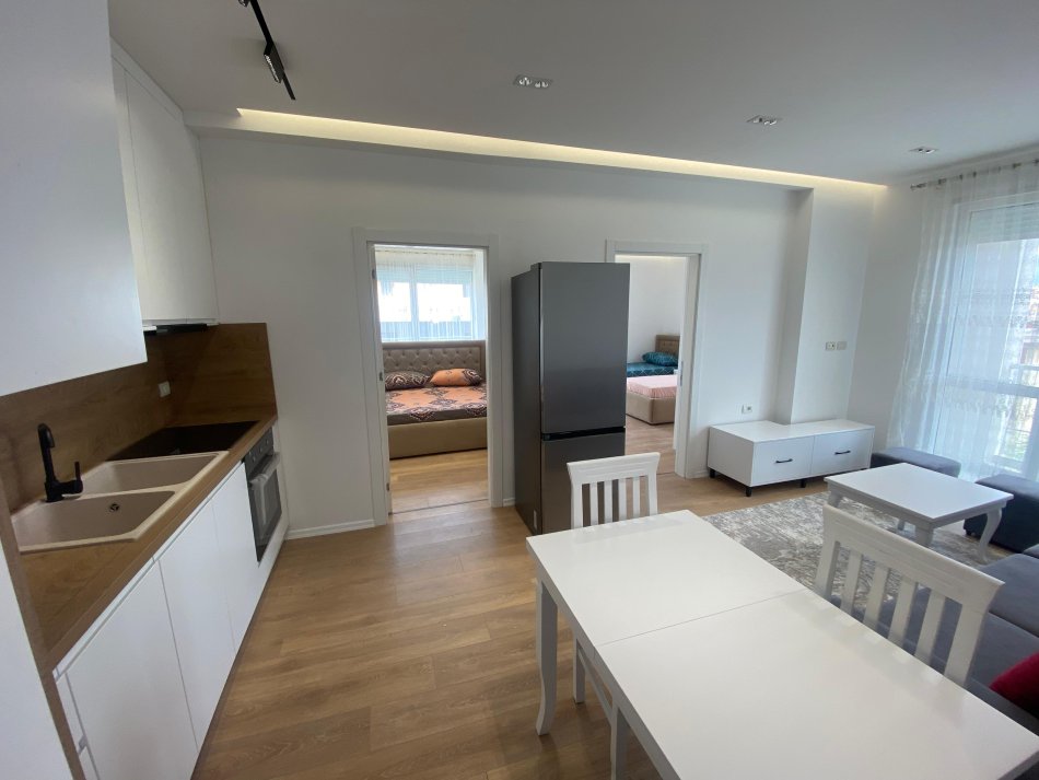 Tirane, jepet me qera apartament 2+1 Kati 1, 90 m² 500 € (selite)