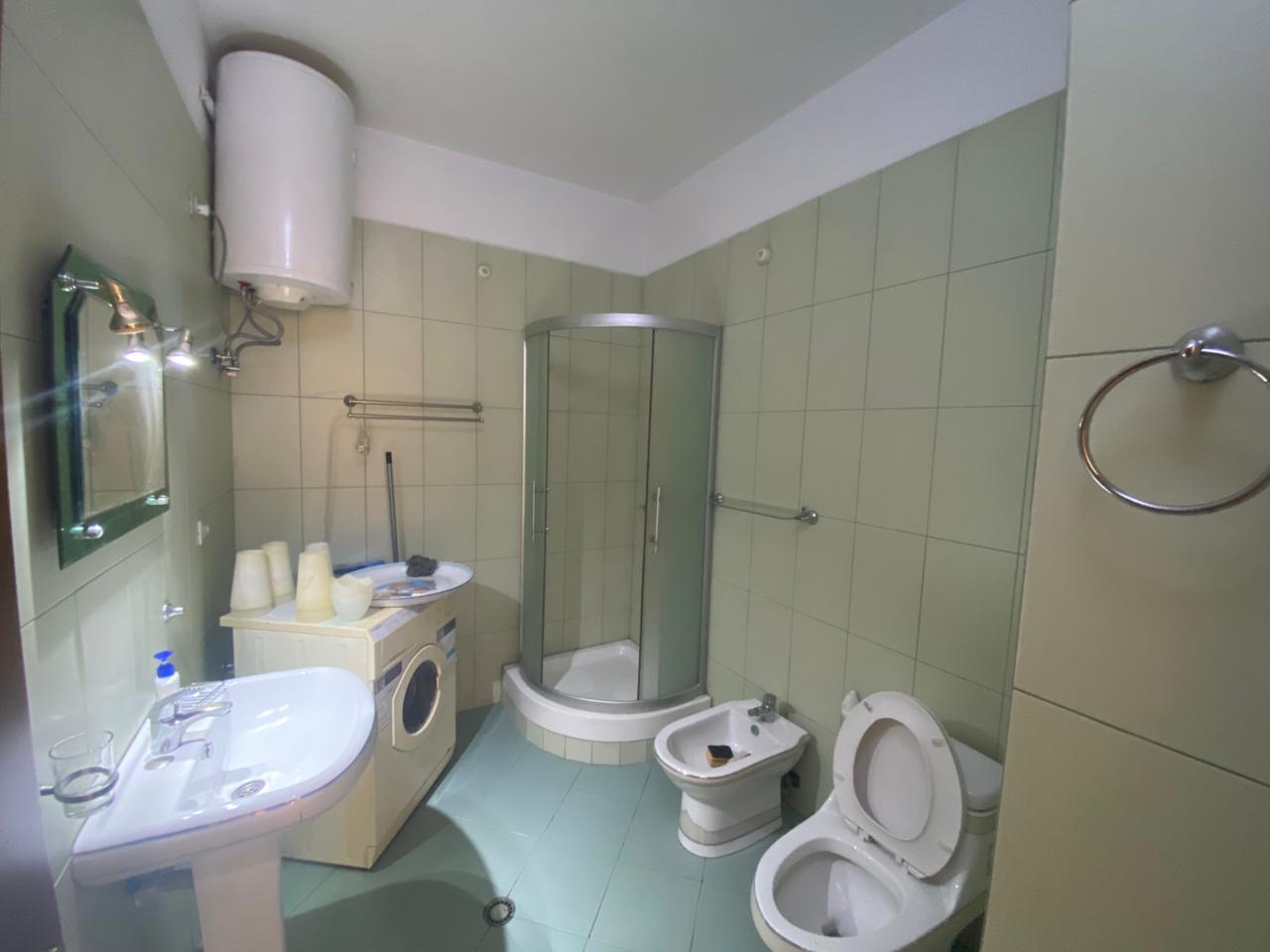 Qera, Ambient Biznesi, Rruga e Elbasanit, Tiranë - 650€ | 89m²