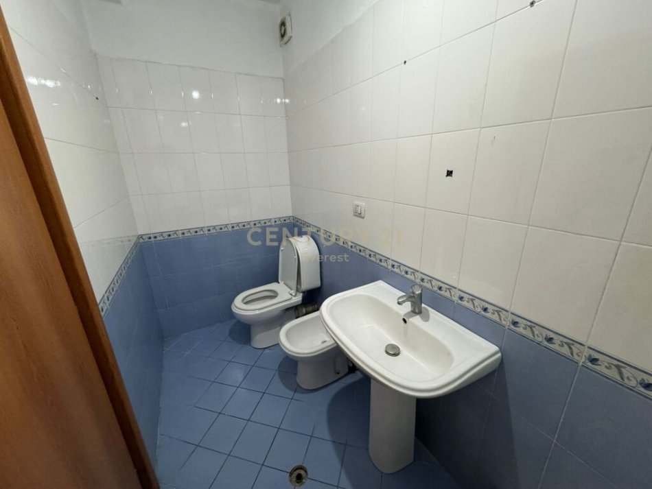 Tirane, shitet apartament 3+1+Ballkon Kati 4, 131 m² 185.000 € (DON BOSKO, SHESIM APARTAMENT 3+1 +POST PARKIMI!!)