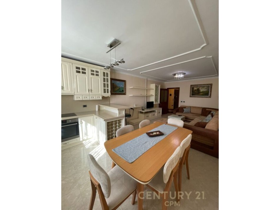 Tirane, jepet me qera apartament 3+1+Ballkon Kati 3, 95 m² 600 € (Laprake)