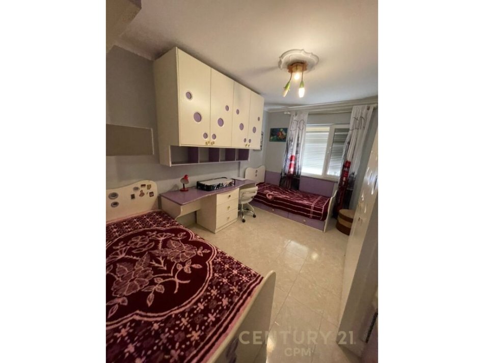 Tirane, jepet me qera apartament 3+1+Ballkon Kati 3, 95 m² 600 € (Laprake)