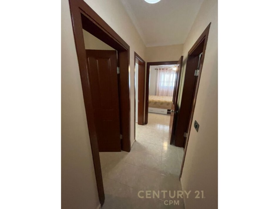 Tirane, jepet me qera apartament 3+1+Ballkon Kati 3, 95 m² 600 € (Laprake)