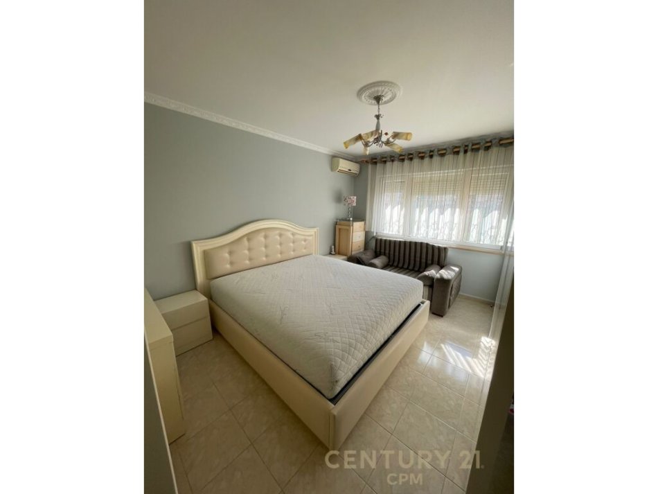 Tirane, jepet me qera apartament 3+1+Ballkon Kati 3, 95 m² 600 € (Laprake)