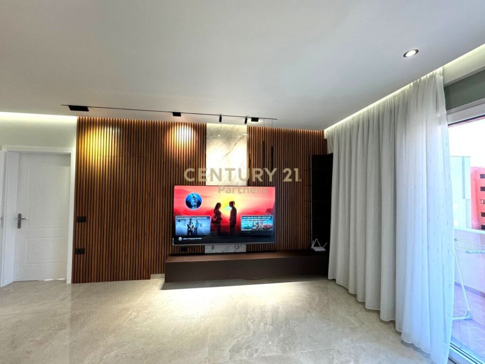 Tirane, jepet me qera apartament 2+1 Kati 7, 108 m² 750 € (Unaza e re)