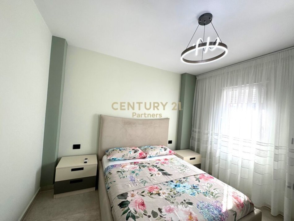 Tirane, jepet me qera apartament 2+1 Kati 7, 108 m² 750 € (Unaza e re)