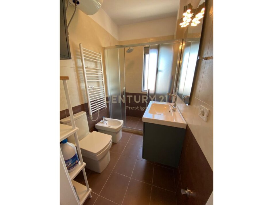 Tirane, jepet me qera apartament 2+1 Kati 4, 97 m² 850 € (liqeni i tiranes)