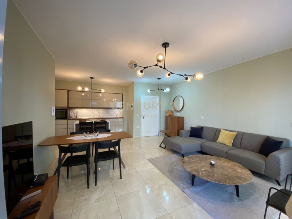 Tirane, jepet me qera apartament 2+1 Kati 4, 97 m² 850 € (liqeni i tiranes)