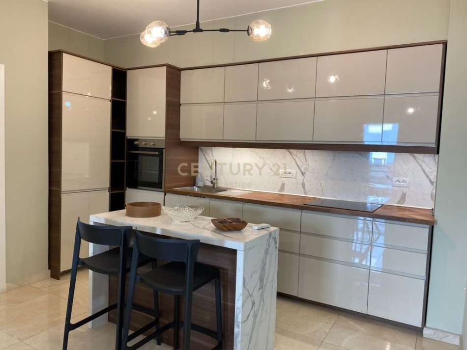 Tirane, jap me qera apartament 2+1 , 97 m² 850 € (Liqeni i Tiranës)