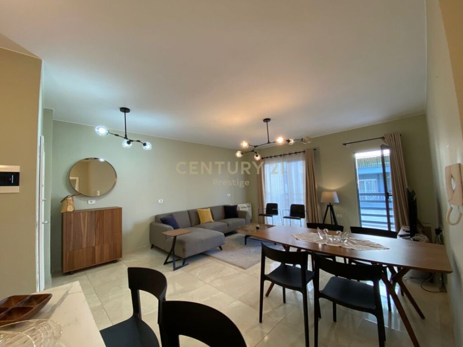 Tirane, jepet me qera apartament 2+1 Kati 4, 97 m² 850 € (liqeni i tiranes)