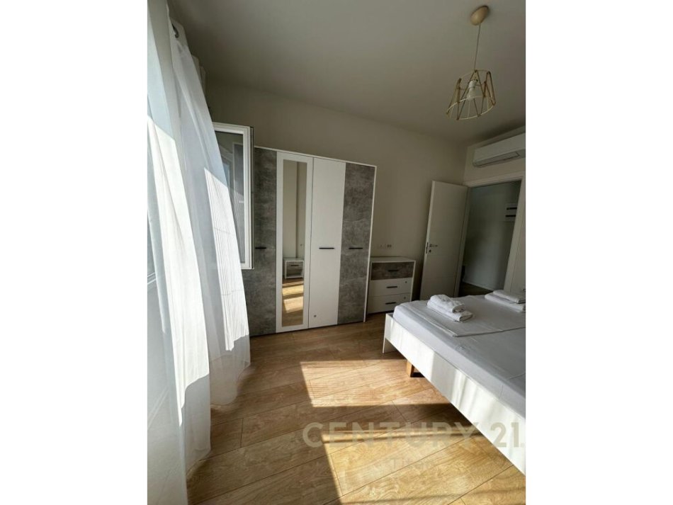 Tirane, jap me qera apartament 2+1+2 , 92 m² 1.200 € (Rruga e Kosovarëve)