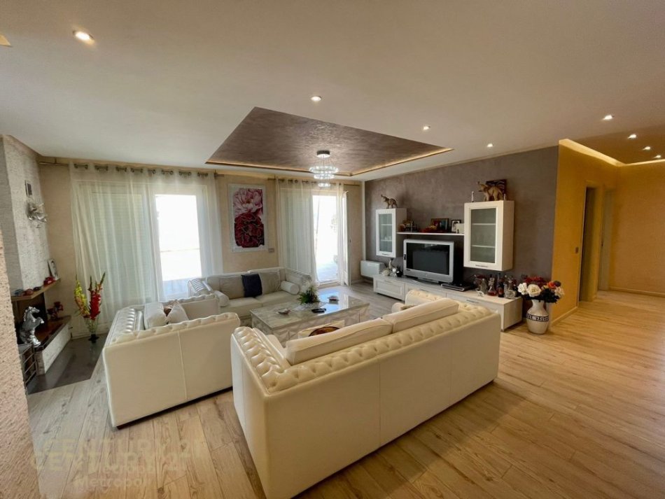 Tirane, shes apartament+verande | Penthouse 3+1 Kati 7, 150 m² 270.000 € 