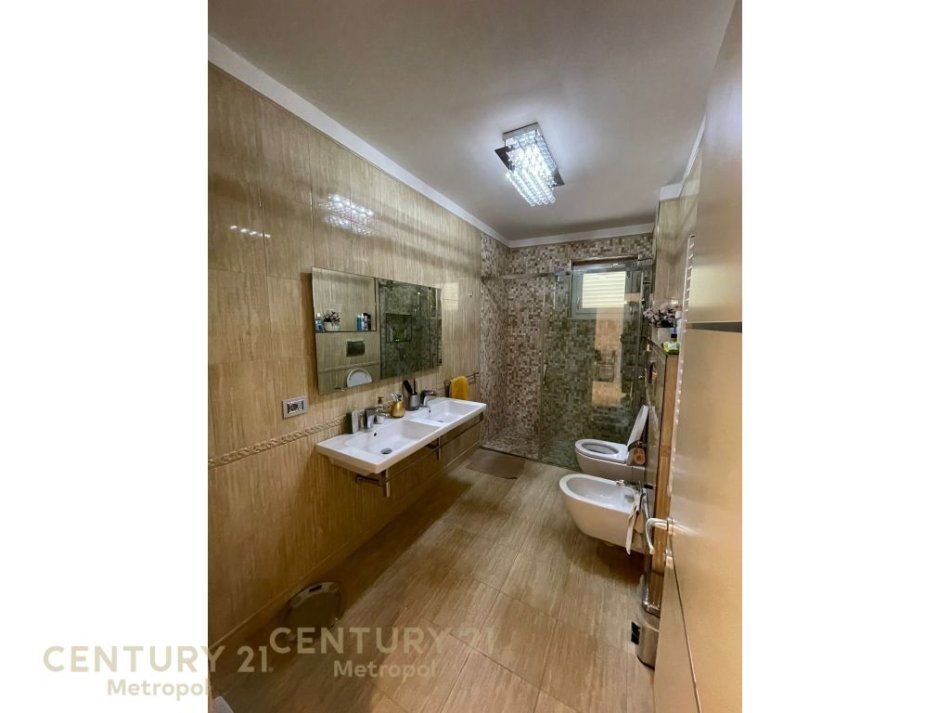 Tirane, shes apartament 3+1+2+VERANDE , 150 m² 270.000 € (Rruga e Dibrës)