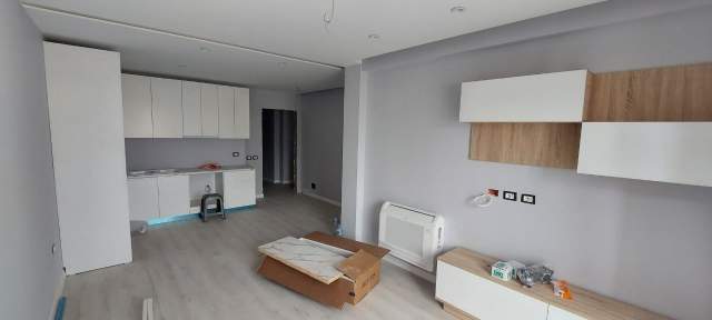 Tirane, jepet me qera apartament Kati 7, 108 m² 700 Euro (Mbrapa Ambasades Amerikane)