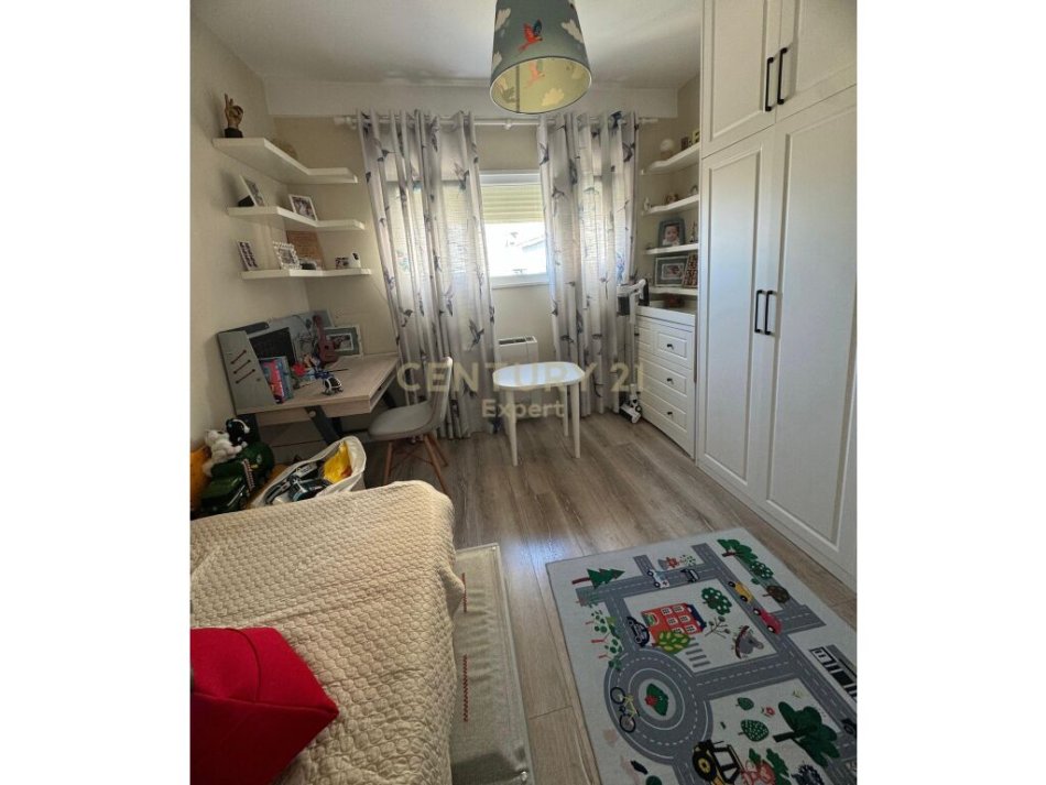 Tirane, shitet apartament 2+1+Ballkon Kati 4, 108 m² 235.000 € (fusha ali demi)