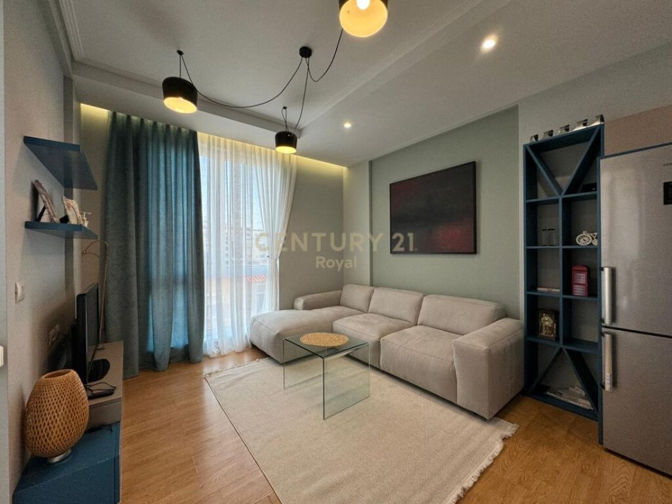 Tirane, jepet me qera apartament 1+1 Kati 4, 56 m² 700 € (21 Dhjetori royal102704)