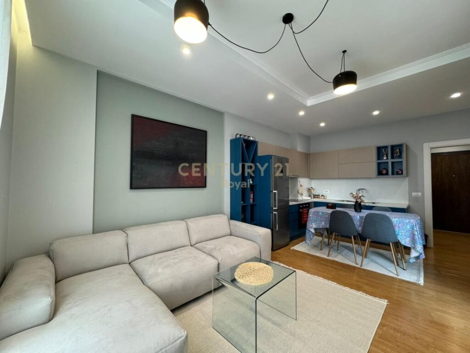 Tirane, jepet me qera apartament 1+1 Kati 4, 56 m² 700 € (21 Dhjetori royal102704)