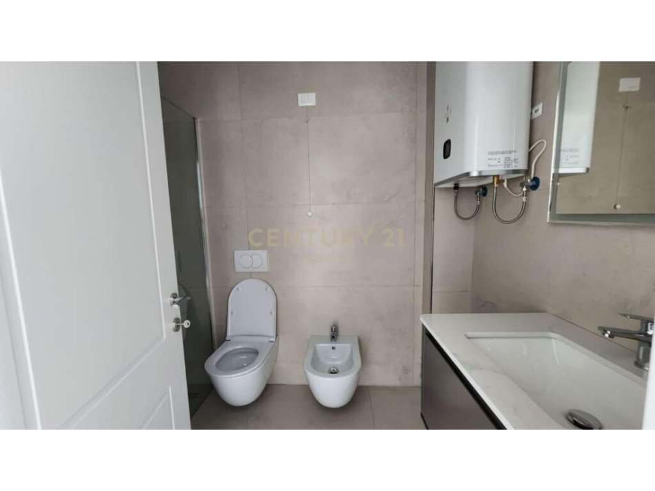 Tirane, jap me qera zyre , 132 m² 1.400 € (Residenca Lake View, Liqeni i Tiranës)
