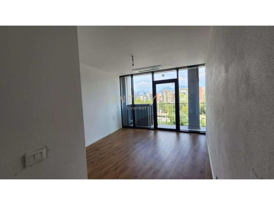 Tirane, jap me qera zyre , 132 m² 1.400 € (Residenca Lake View, Liqeni i Tiranës)