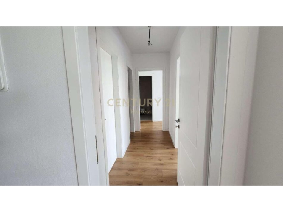 Tirane, jap me qera zyre , 132 m² 1.400 € (Residenca Lake View, Liqeni i Tiranës)
