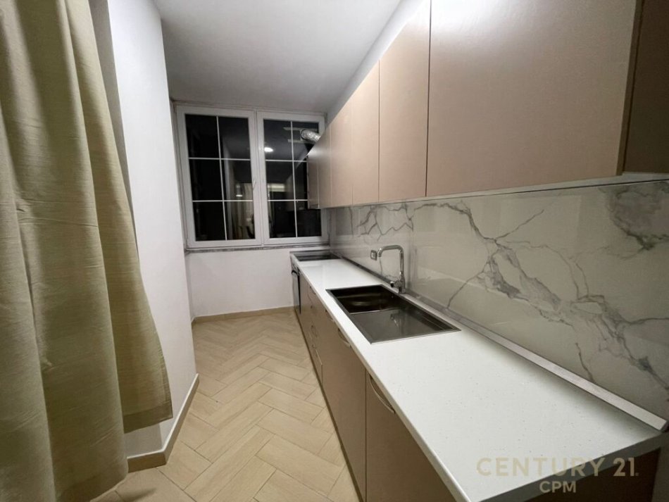 Tirane, shitet apartament 2+1 Kati 4, 133 m² (Kinostudio)