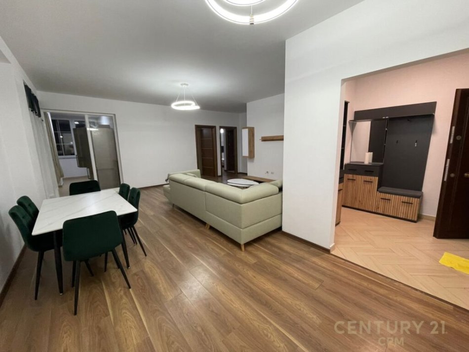 Tirane, shitet apartament 2+1 Kati 4, 133 m² (Kinostudio)