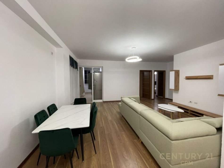 Tirane, shitet apartament 2+1 Kati 4, 133 m² (Kinostudio)