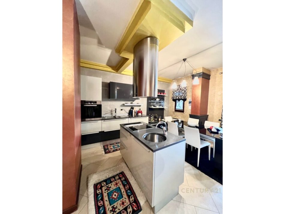 Tirane, shes apartament 2+1 , 202 m² 530.000 € (Ish Blloku)