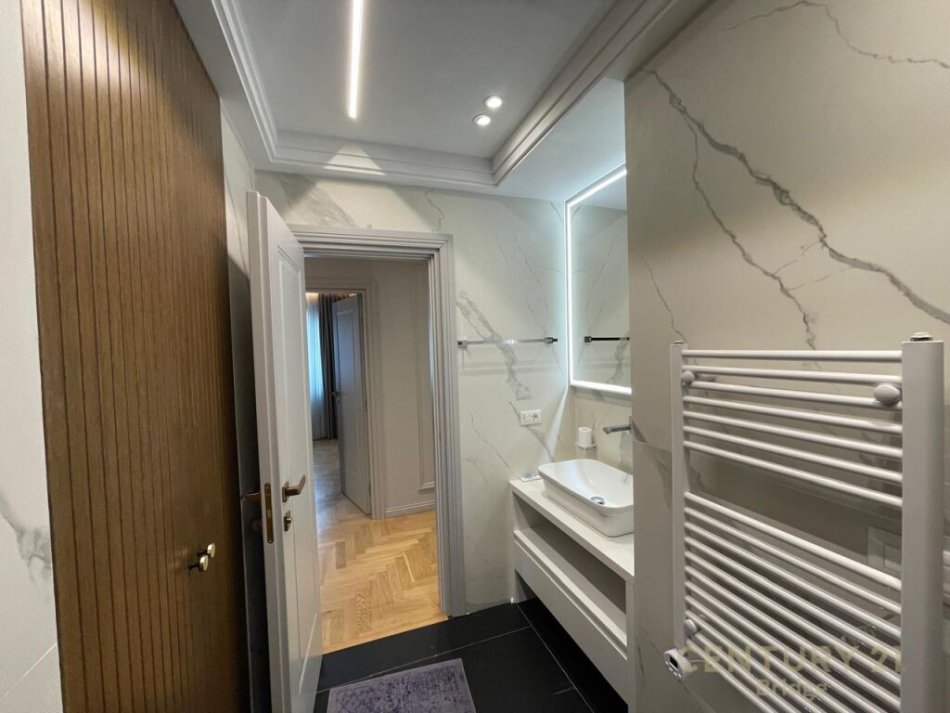 Tirane, jepet me qera apartament 2+1 Kati 5, 163 m² 2.000 € (KOPSHTI ZOOLOGJIK)