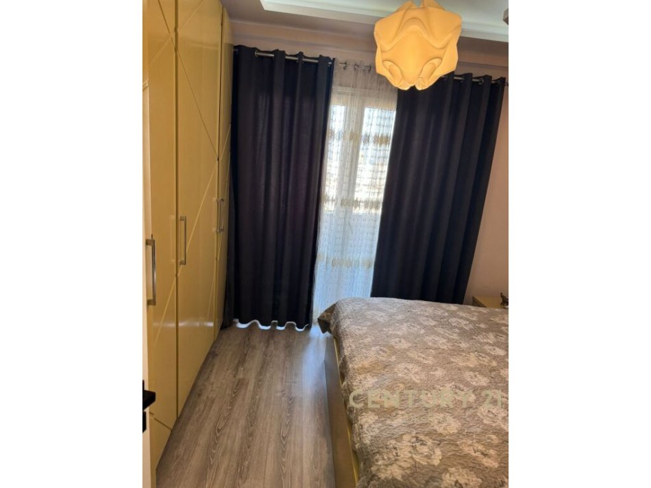 Tirane, jap me qera apartament 1+1+Ballkon , 78 m² 750 € (Komuna e Parisit)