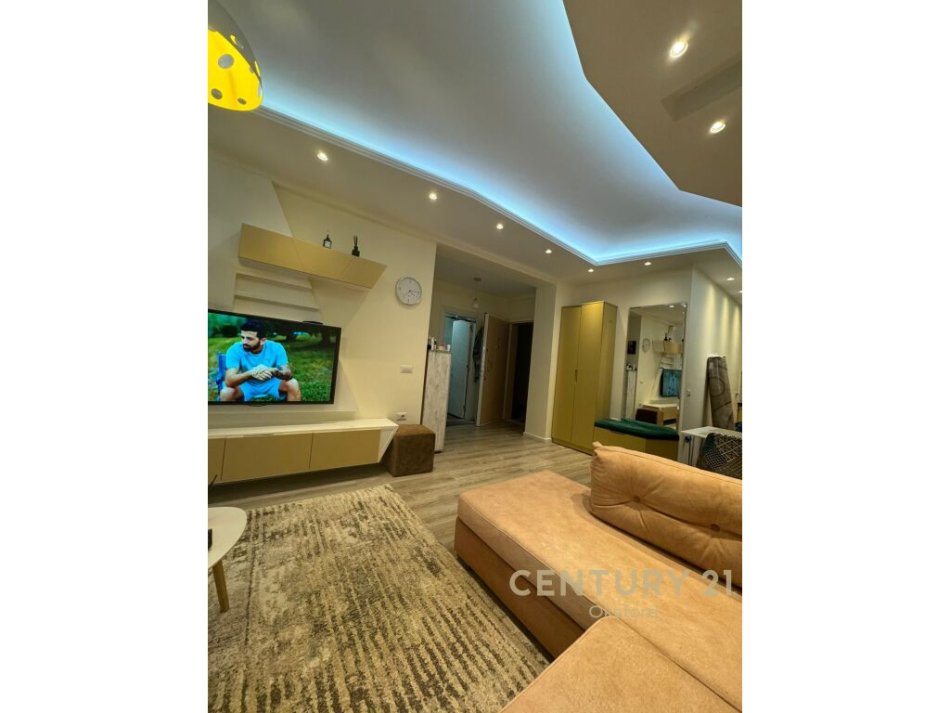 Tirane, jepet me qera apartament 1+1 Kati 6, 68 m² 750 € (Qendra Kristal)