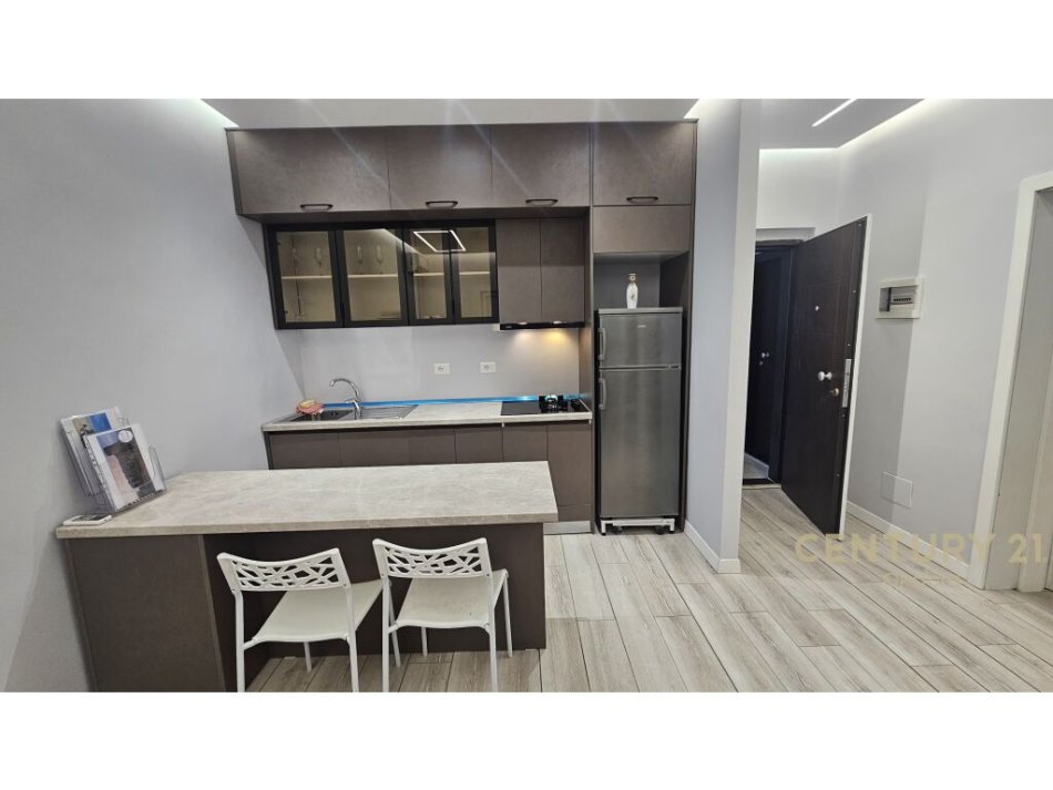 Tirane, jepet me qera 1+1 Kati 5, 48 m² 500 € (Pazari i Ri)