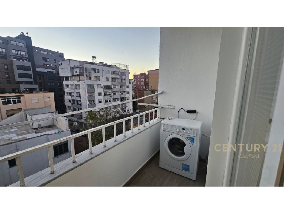 Tirane, jepet me qera 1+1 Kati 5, 48 m² 500 € (Pazari i Ri)
