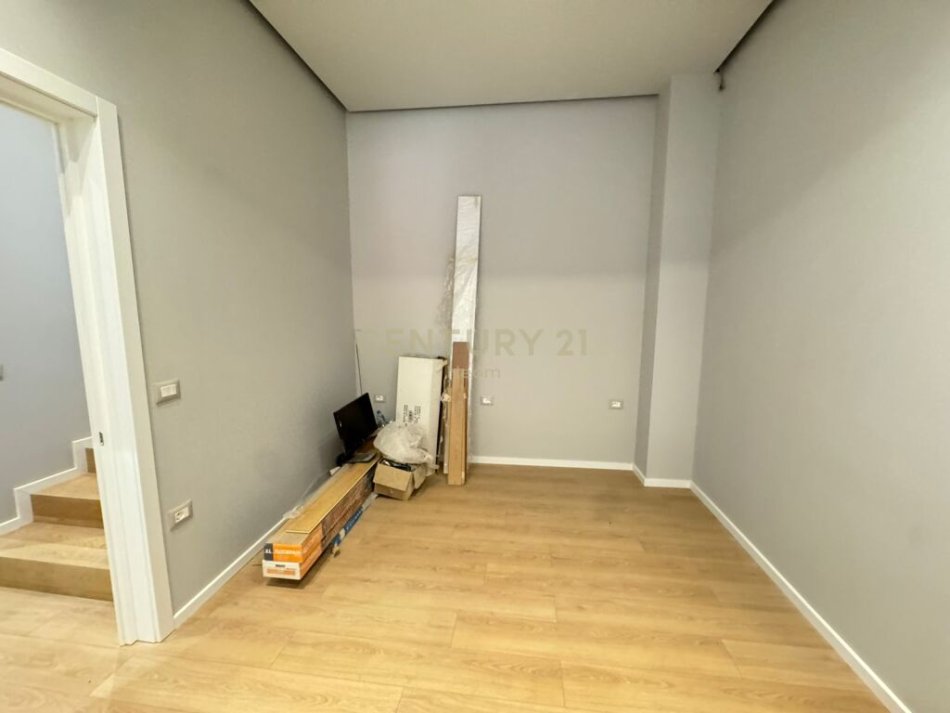 Tirane, shes apartament 2+1 , 100 m² 160.000 € (Liqeni i Thatë)