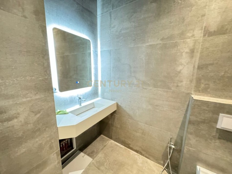 Tirane, shes apartament 2+1 , 100 m² 160.000 € (Liqeni i Thatë)