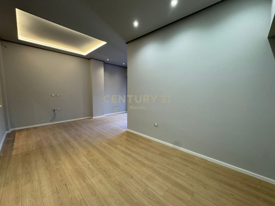 Tirane, shes apartament 2+1 , 100 m² 160.000 € (Liqeni i Thatë)