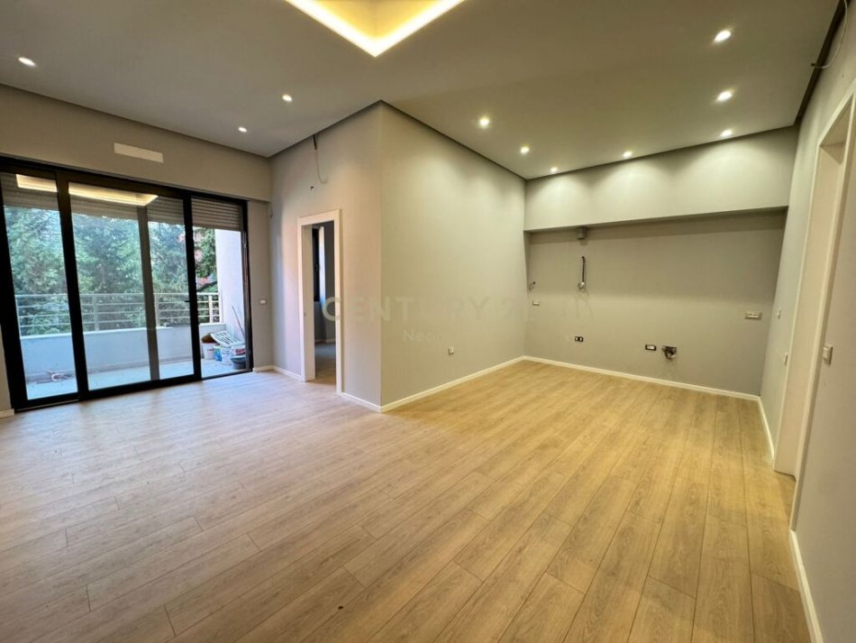 Tirane, shes apartament 2+1 , 100 m² 160.000 € (Liqeni i Thatë)