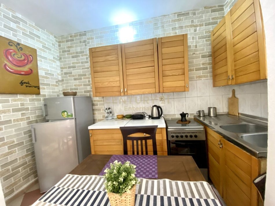 Tirane, jepet me qera apartament 1+1 Kati 2, 50 m² 580 € (Ish Blloku)