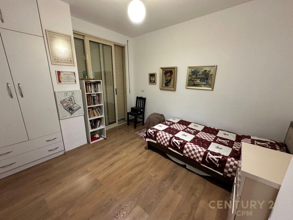 Tirane, jap me qera apartament 2+1 , 76 m² 650 € (Komuna e Parisit)