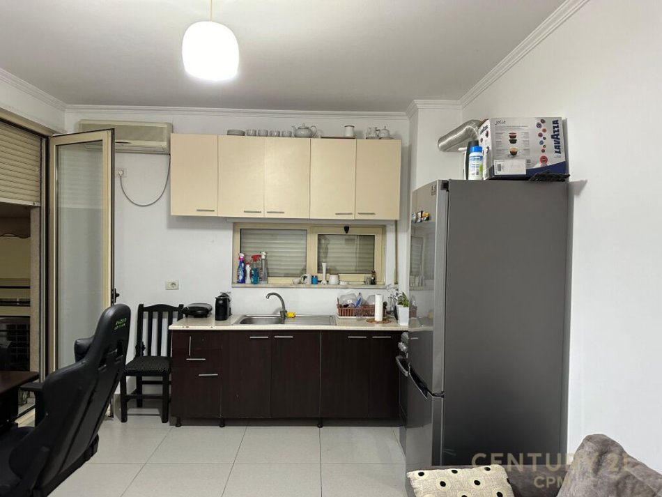 Tirane, jap me qera apartament 2+1 , 76 m² 650 € (Komuna e Parisit)