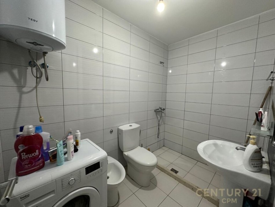 Tirane, jap me qera apartament 2+1 , 76 m² 650 € (Komuna e Parisit)