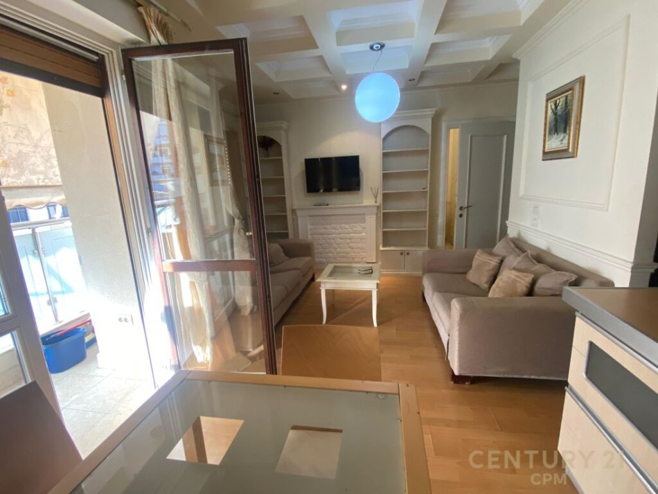 Tirane, jap me qera apartament 2+1+Ballkon , 80 m² 600 € (Komuna e Parisit)