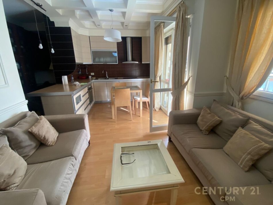 Tirane, jap me qera apartament 2+1+Ballkon , 80 m² 600 € (Komuna e Parisit)