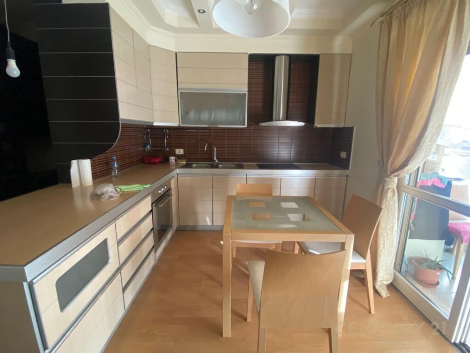 Tirane, jap me qera apartament 2+1+Ballkon , 80 m² 600 € (Komuna e Parisit)