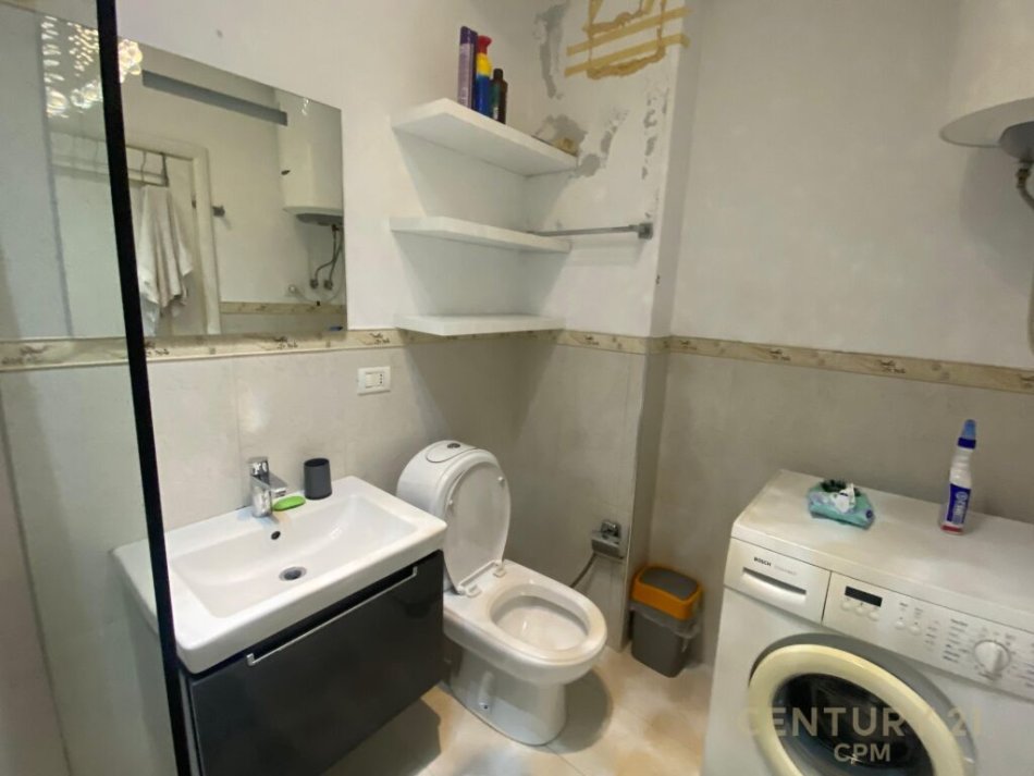 Tirane, jap me qera apartament 2+1+Ballkon , 80 m² 600 € (Komuna e Parisit)